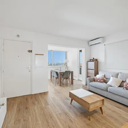 Stunning Renovated 2 Bedroom - Pool, Parking & Ac Appartamento *