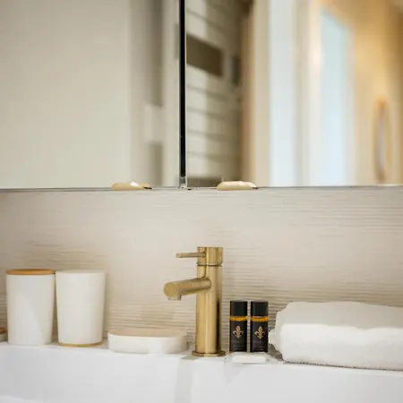 Appartement Stunning Renovated 2 Bedroom - Pool, Parking & Ac