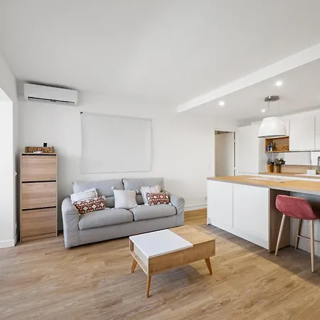 Stunning Renovated 2 Bedroom - Pool, Parking & Ac 公寓