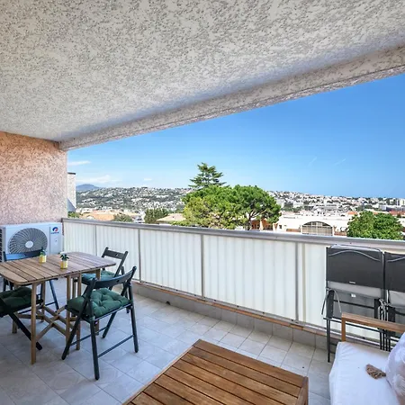 Appartamento Stunning Renovated 2 Bedroom - Pool, Parking & Ac *