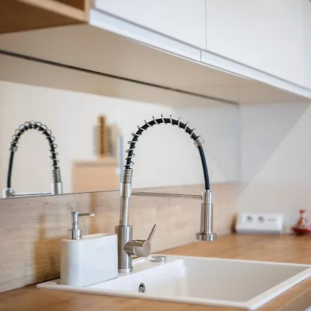 Appartement Stunning Renovated 2 Bedroom - Pool, Parking & Ac *
