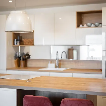 Stunning Renovated 2 Bedroom - Pool, Parking & Ac Saint-Laurent-du-Var